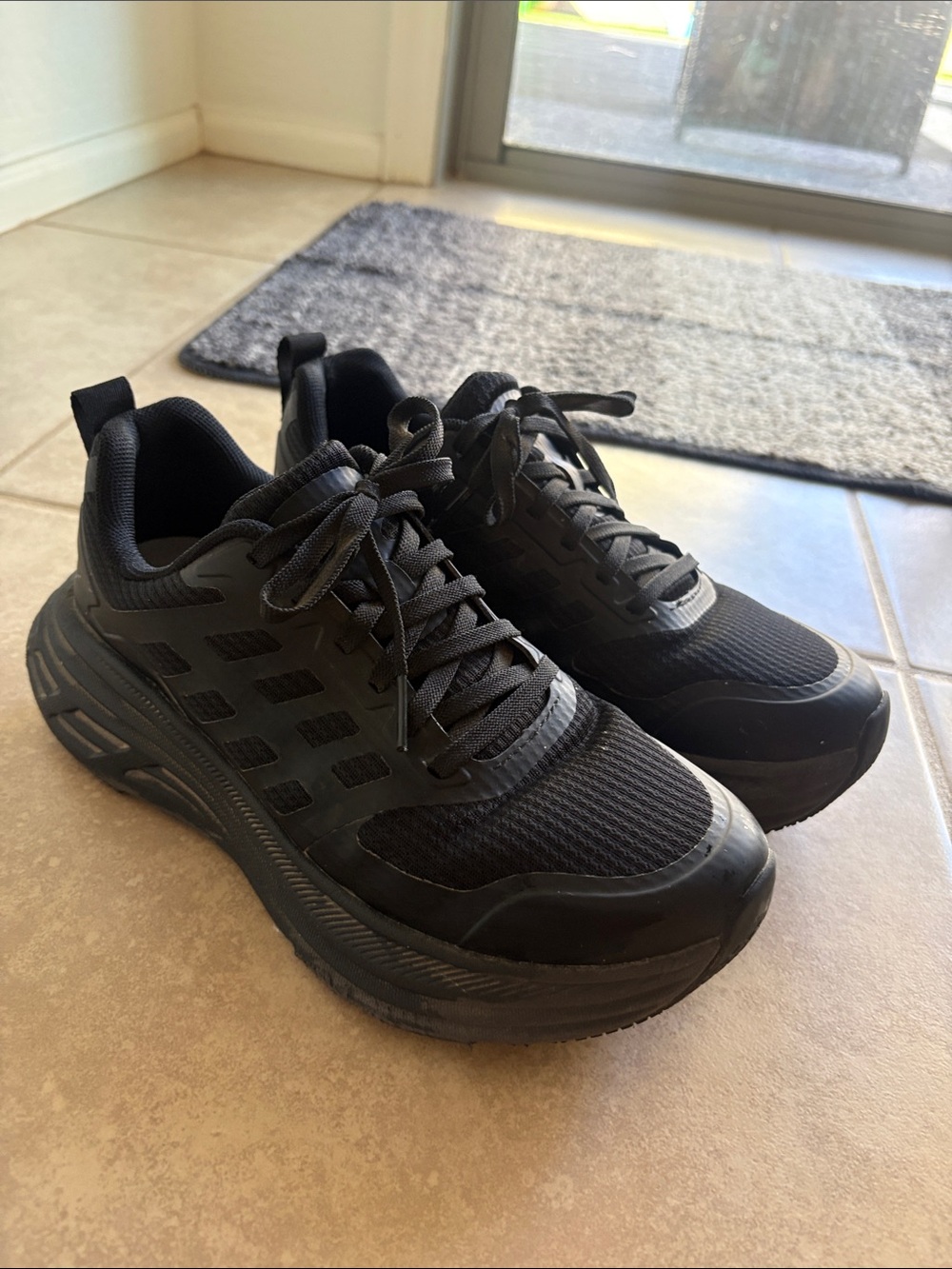 Women’s All-Black Lightweight Athletic Sneakers